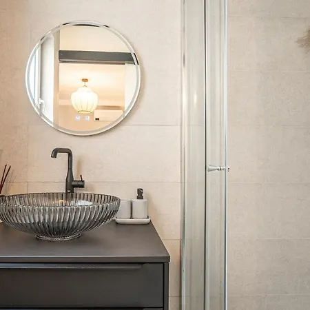 Luxury Penthouse - Big Terrace & Jacuzzi In Sliema Apartment
