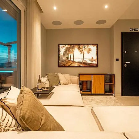 Luxury Penthouse - Big Terrace & Jacuzzi In Sliema Apartment