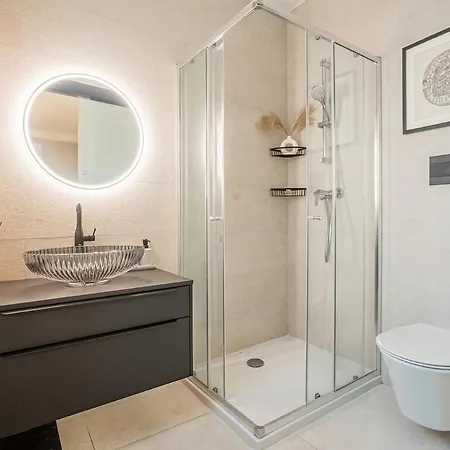 Luxury Penthouse - Big Terrace & Jacuzzi In Sliema Apartment